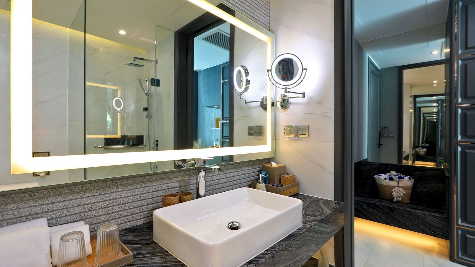 rooms-deluxe-pool-access