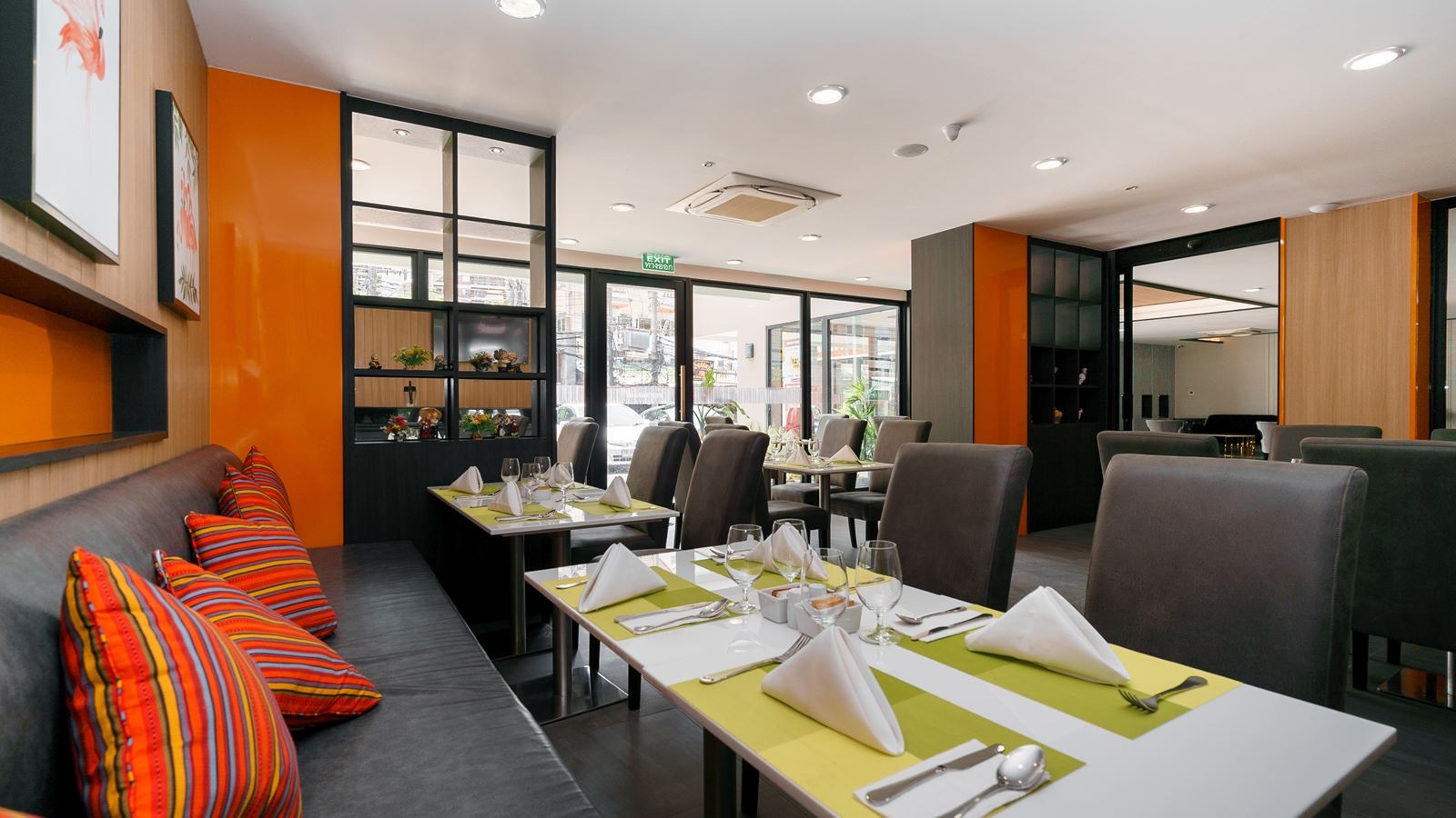 restaurants-restaurant