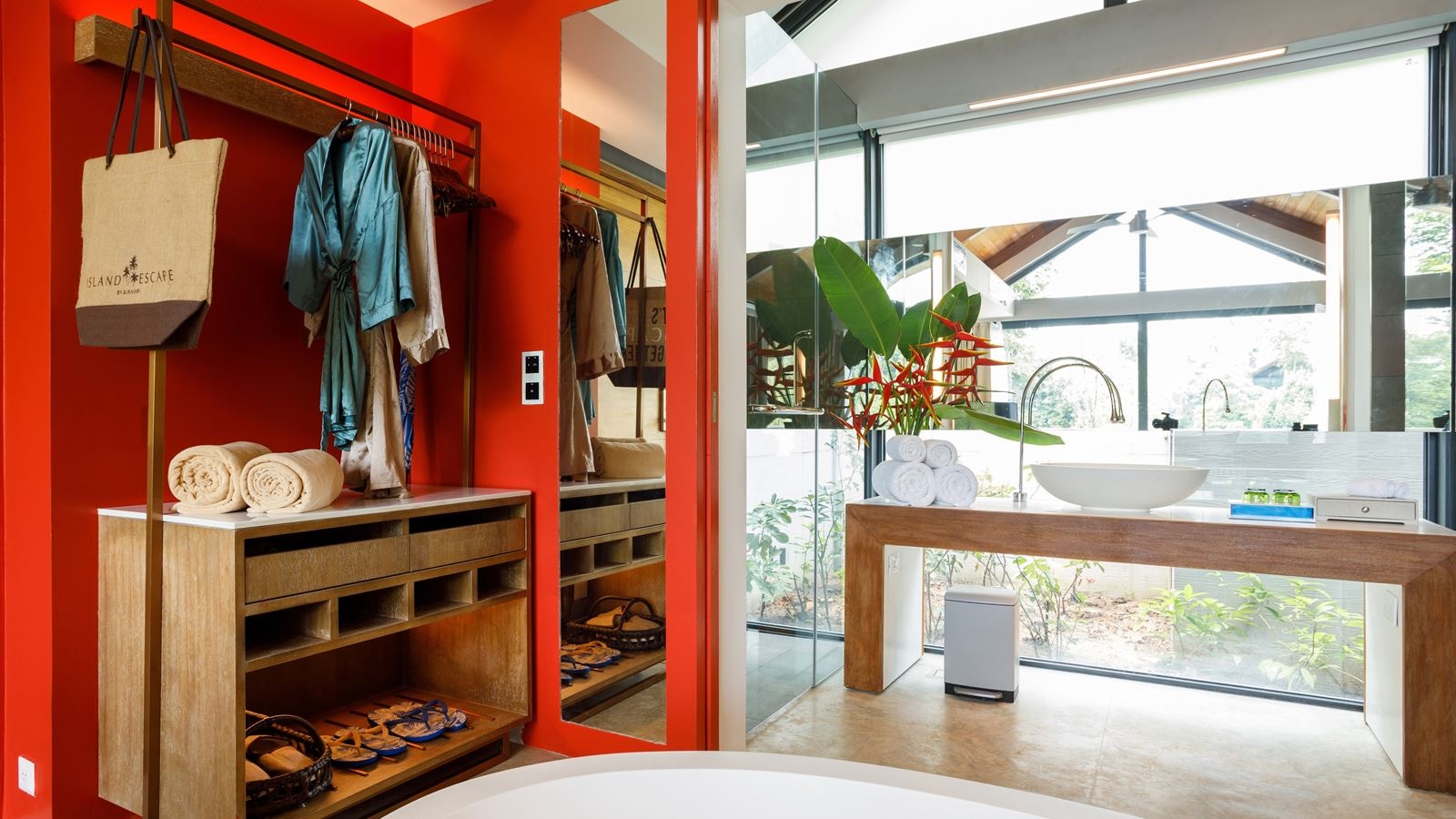 rooms-onebedroom-lagoon-villa