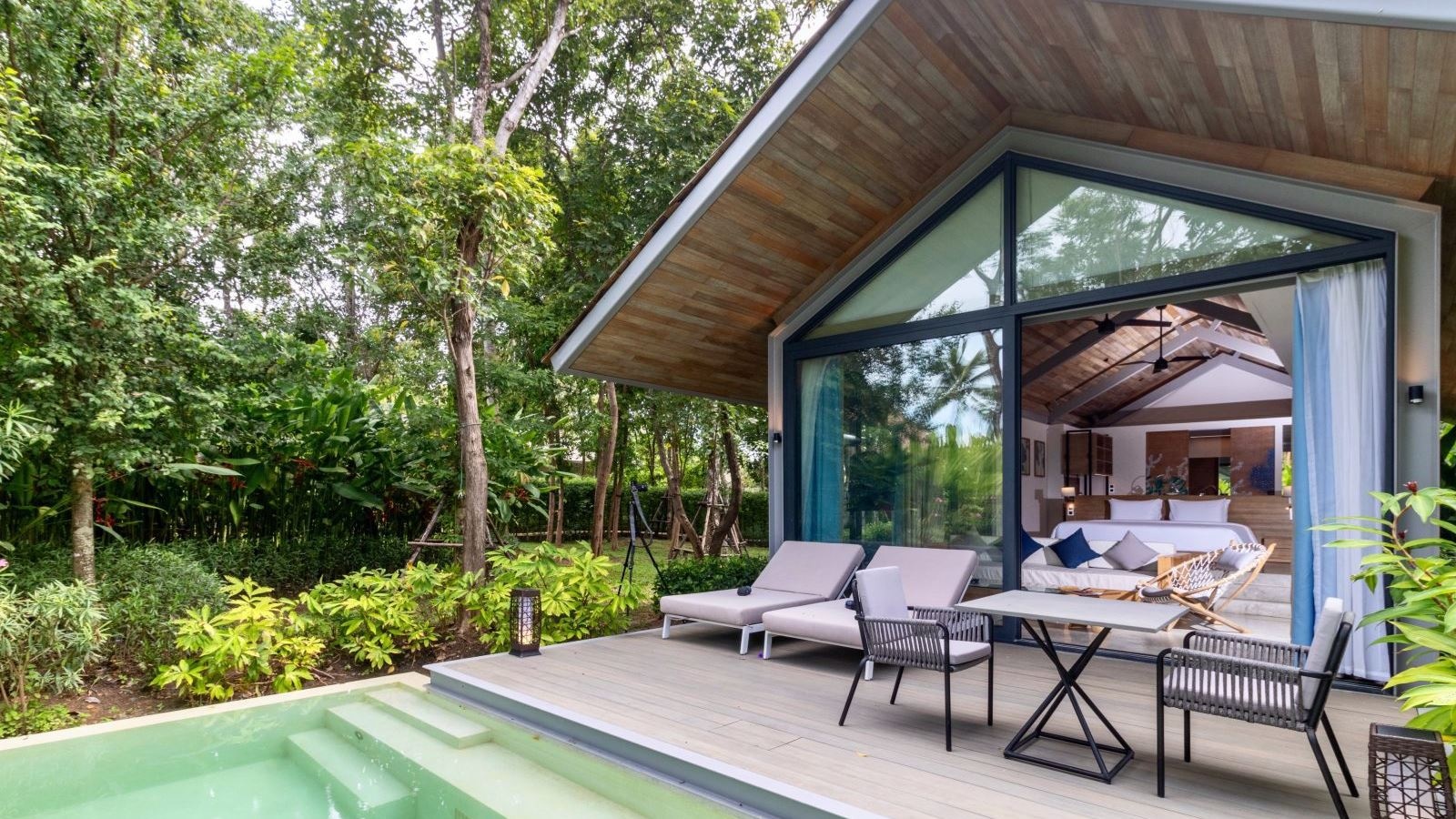 rooms-one-bedroom-pool-villa