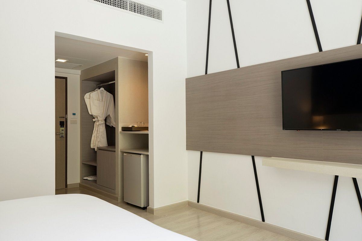 rooms-deluxe-pool-access