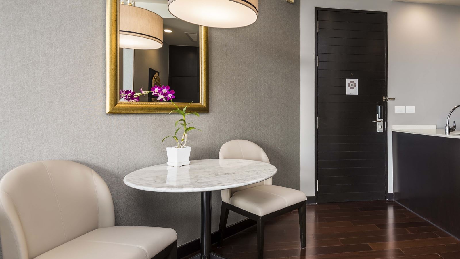 rooms-one-bedroom-city-view