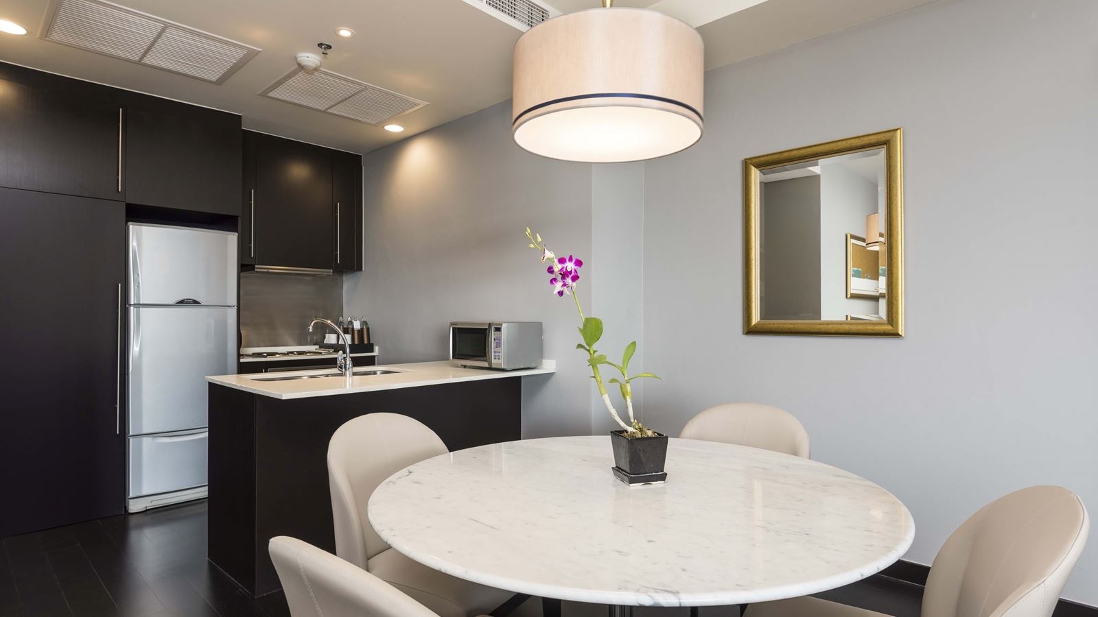 rooms-two-bedroom-suite-city-view