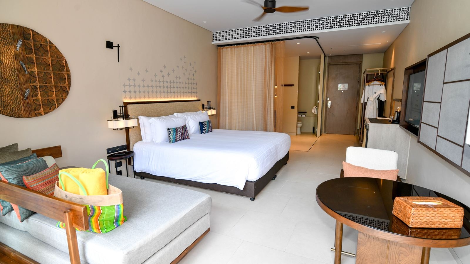 rooms-deluxe-pool-access