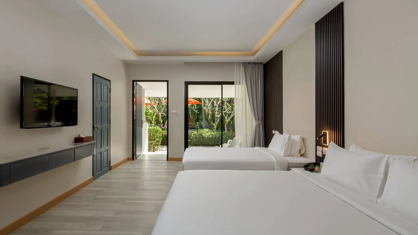 rooms-tropical-wing-child-sharing-bed