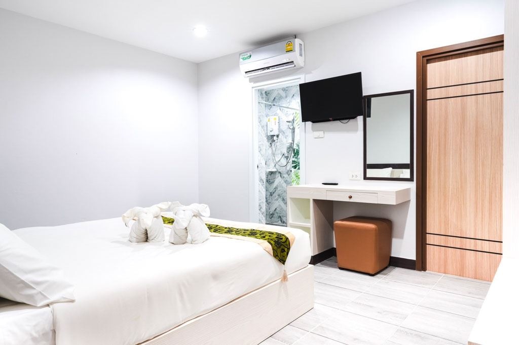 rooms-deluxe-no-view-no-window