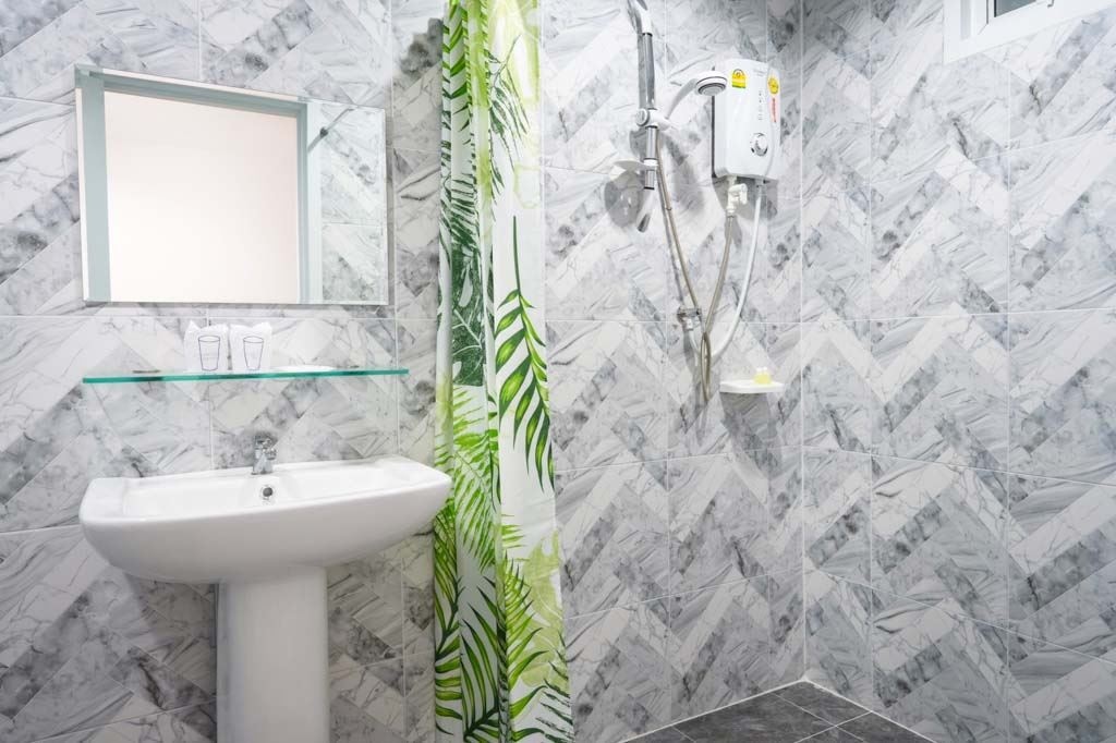 rooms-deluxe-no-view-no-window