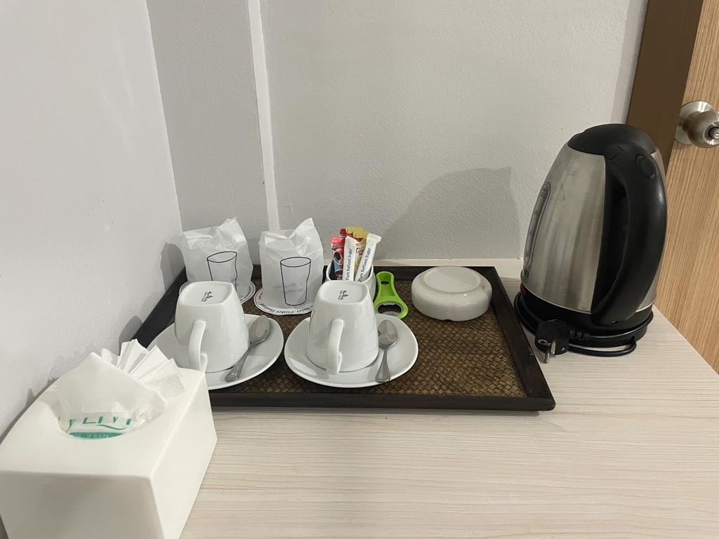 rooms-deluxe-no-view-no-window