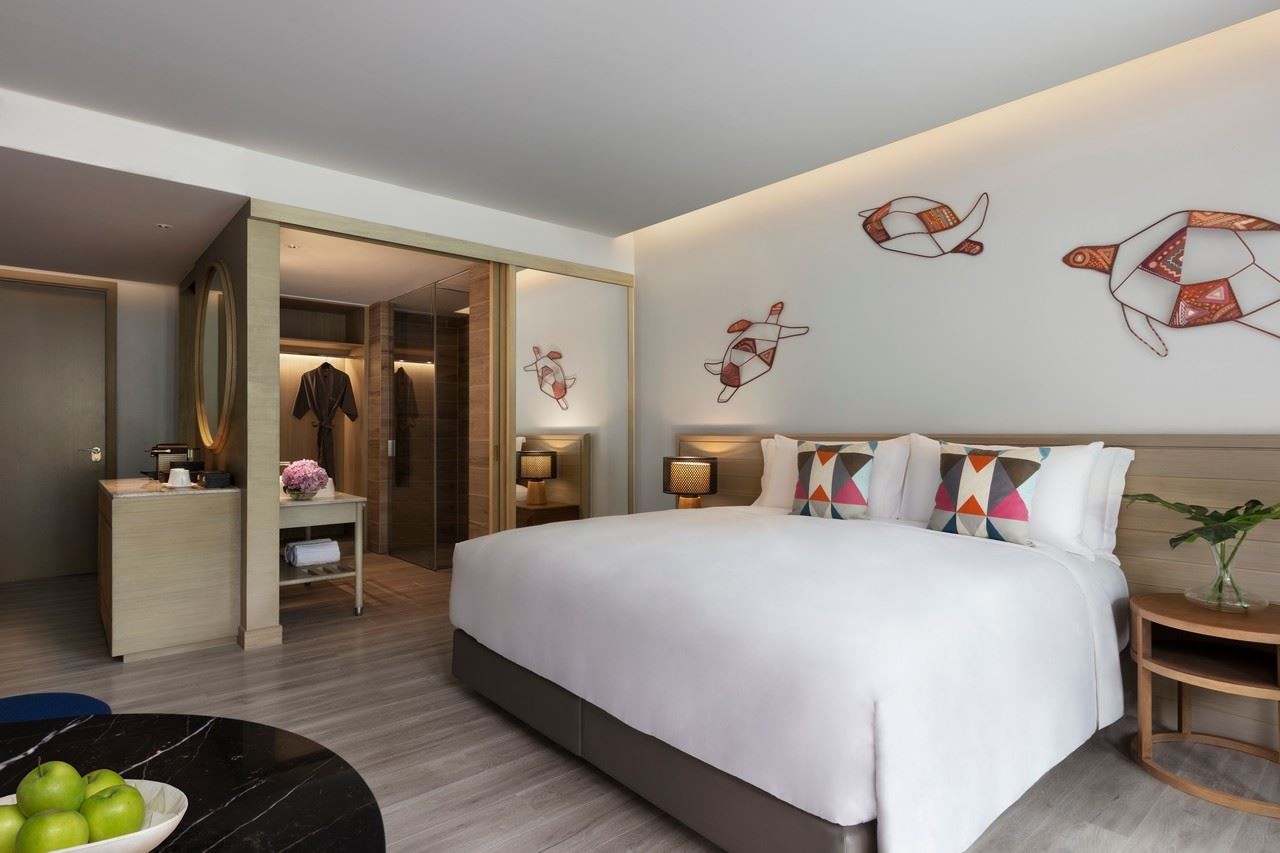 rooms-deluxe-corner-room