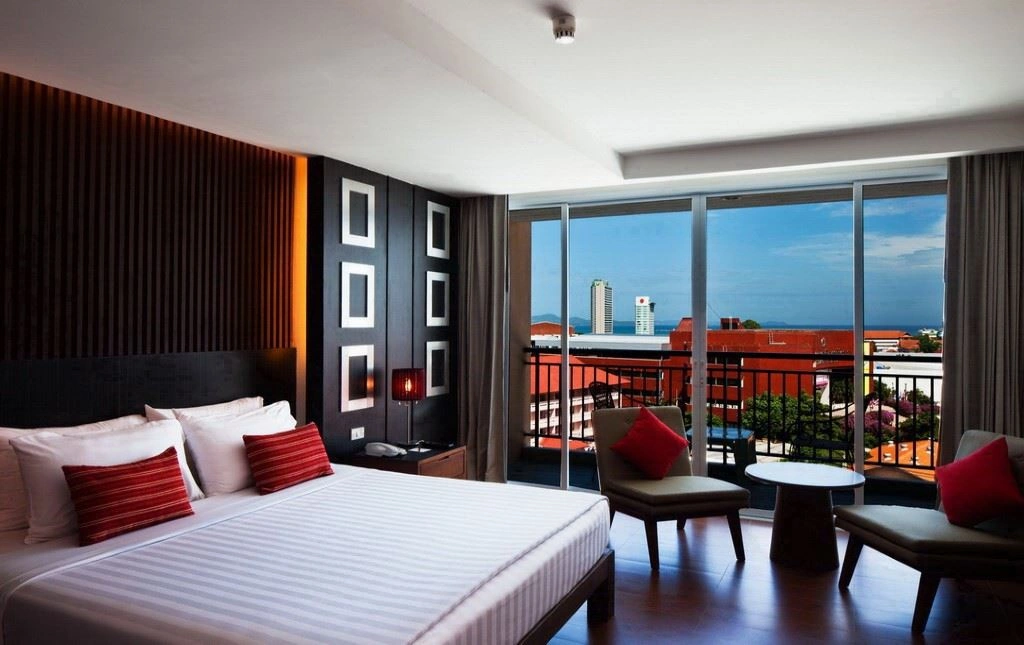 rooms-deluxe-city-view