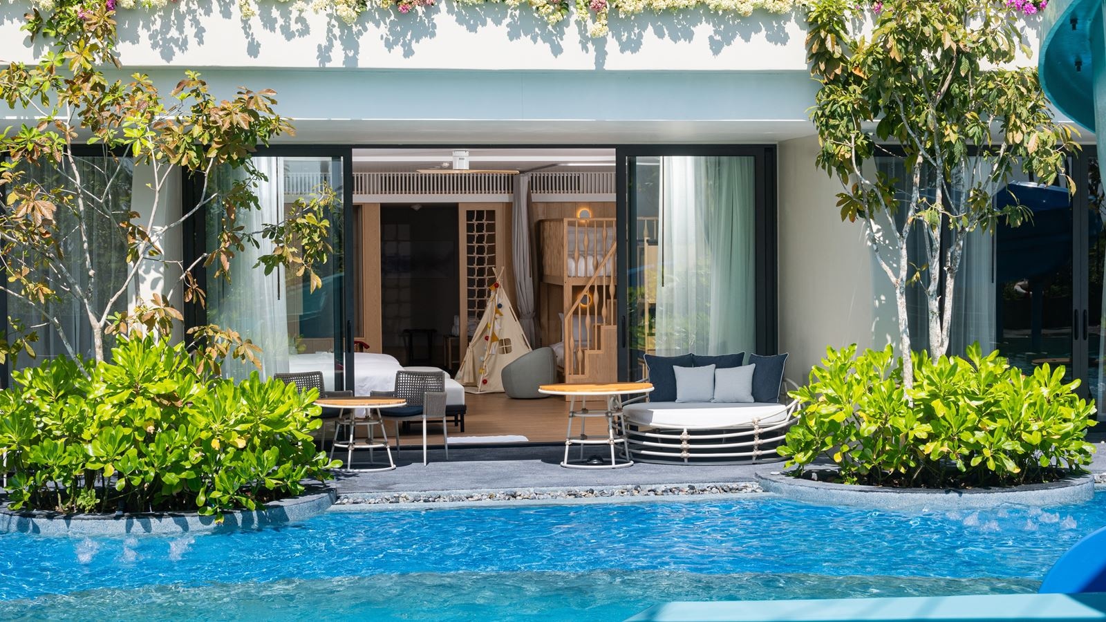 rooms-family-suite-pool-access