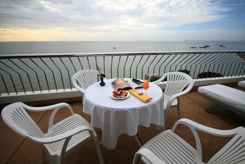 rooms-2-bedroom-theme-suite