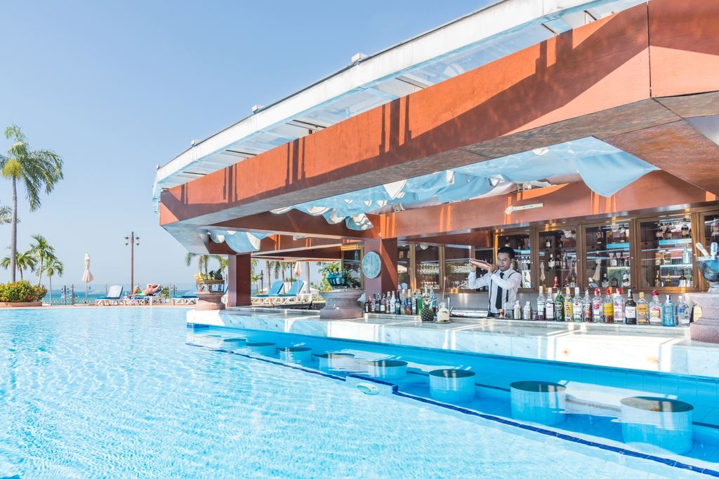 bars-the-bar-at-beach-hotel