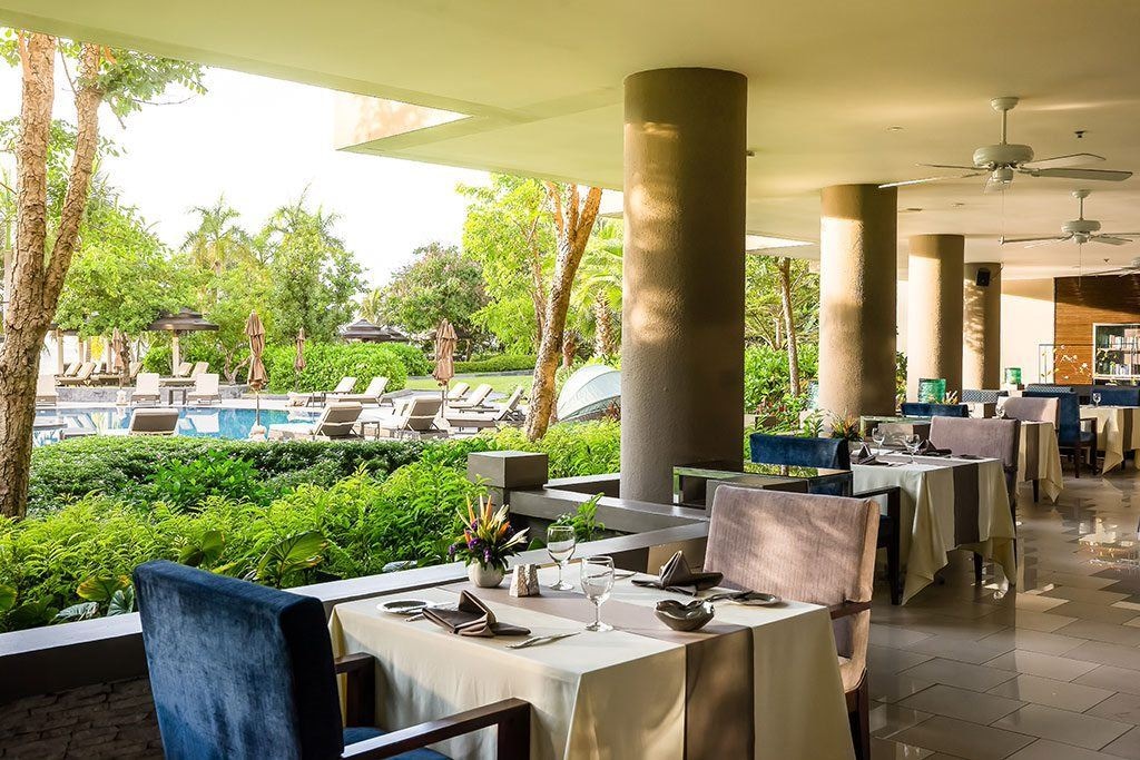restaurants-terrace-at-caprice
