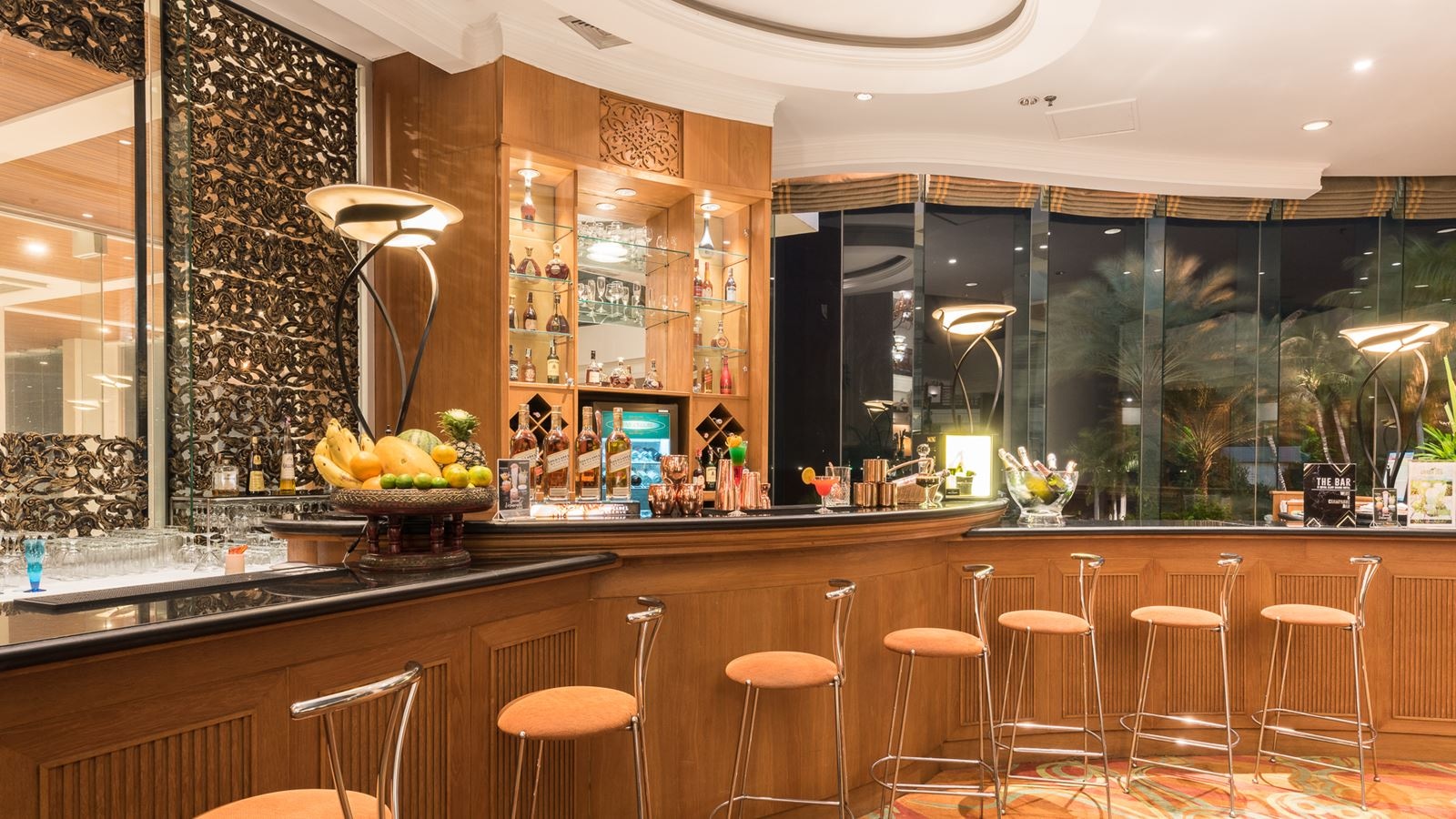 bars-the-bar-at-grand-hotel