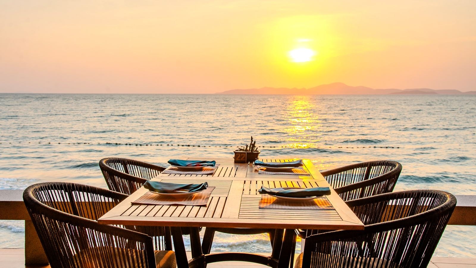 restaurants-breezeo--be-yourself-dinig