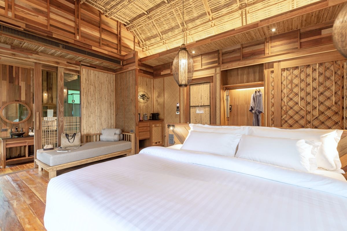 rooms-jacuzzi-suite-water-villa