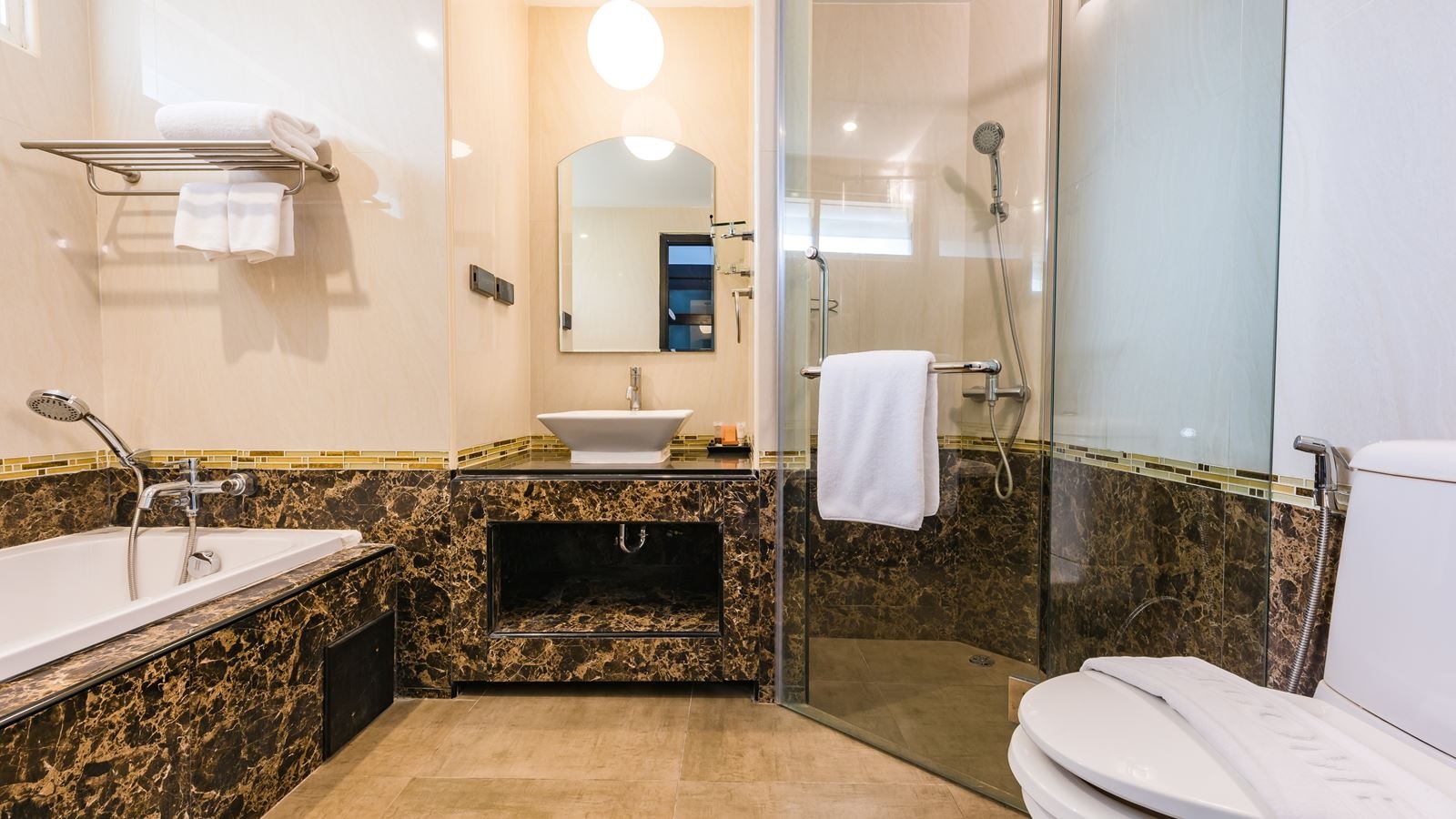 rooms-pool-access-room