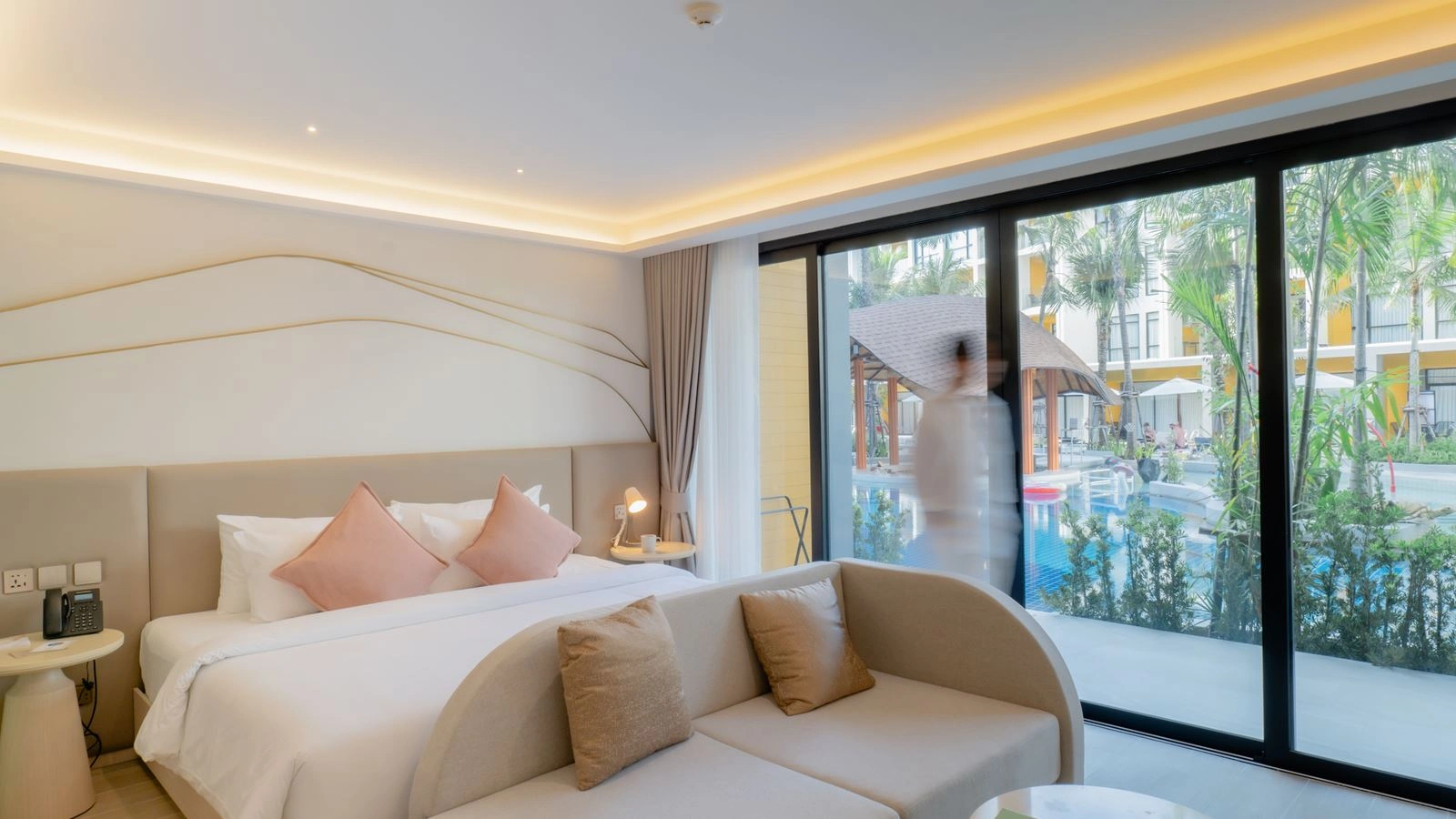 rooms-grand-deluxe-pool-plus