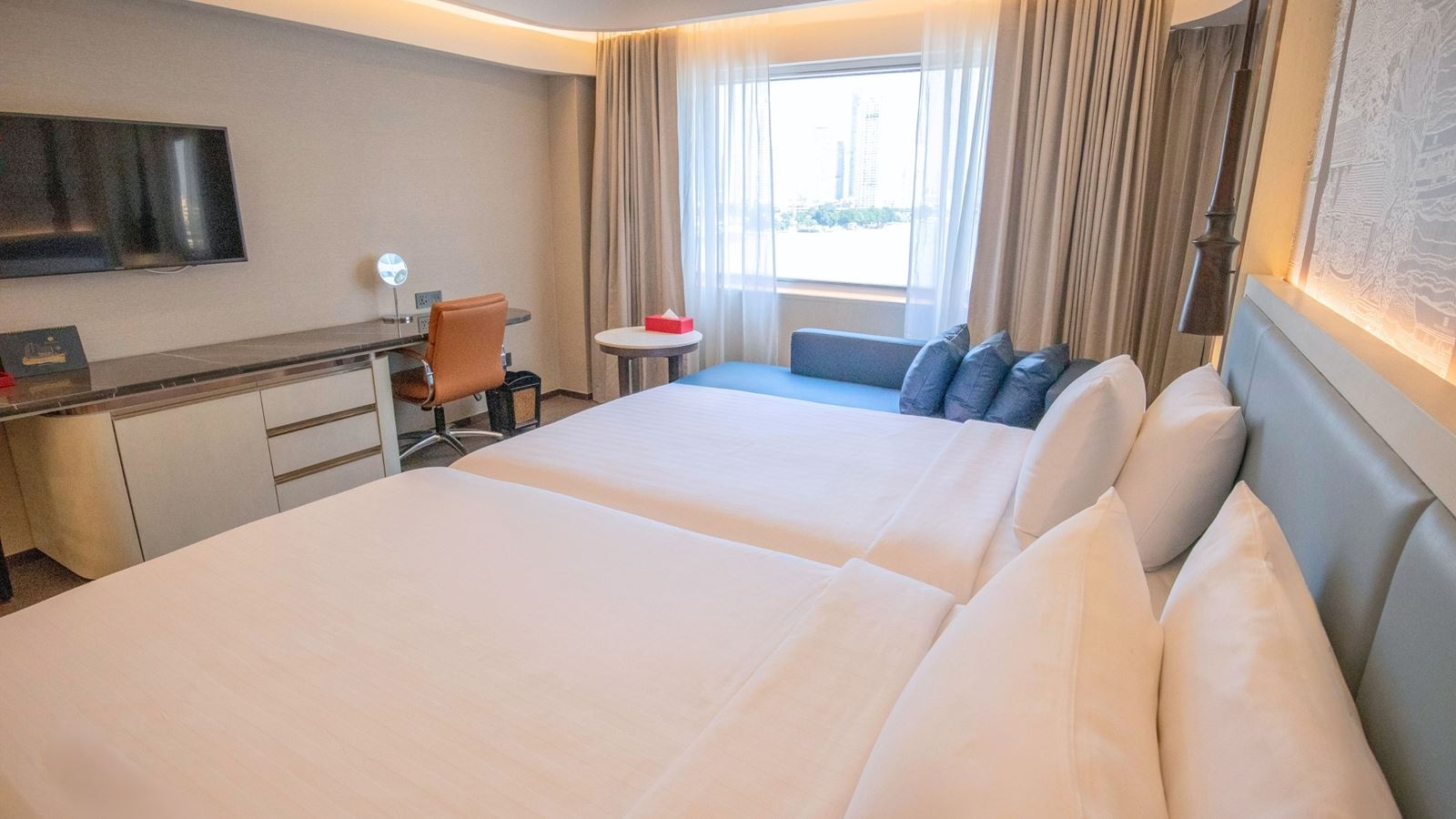 rooms-premier-deluxe-riverview-room