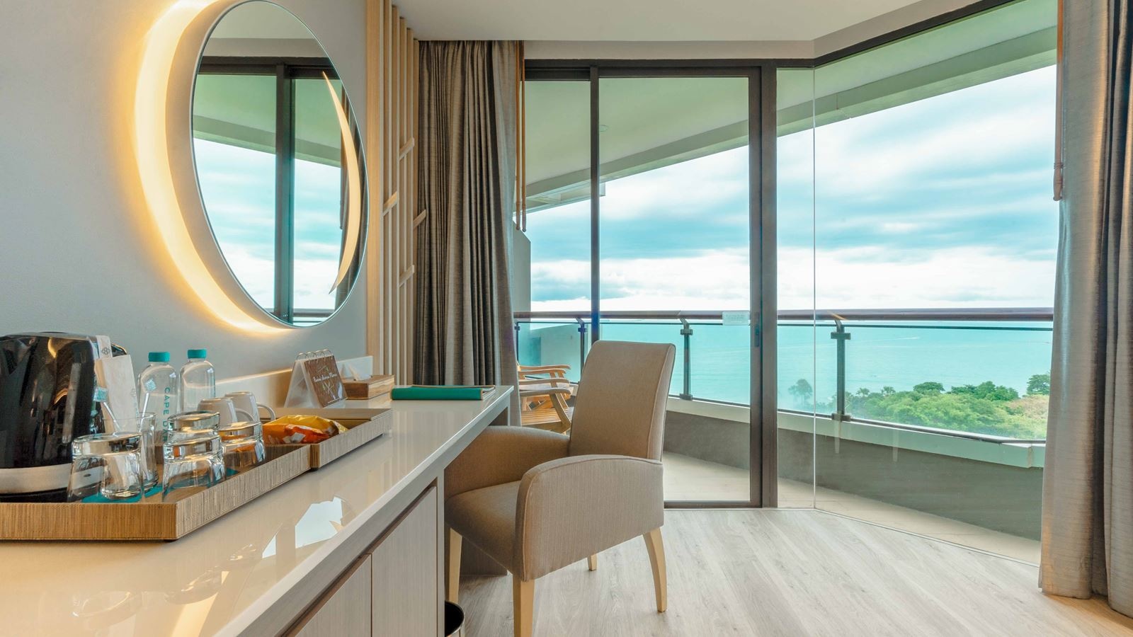 rooms-deluxe-corner-room