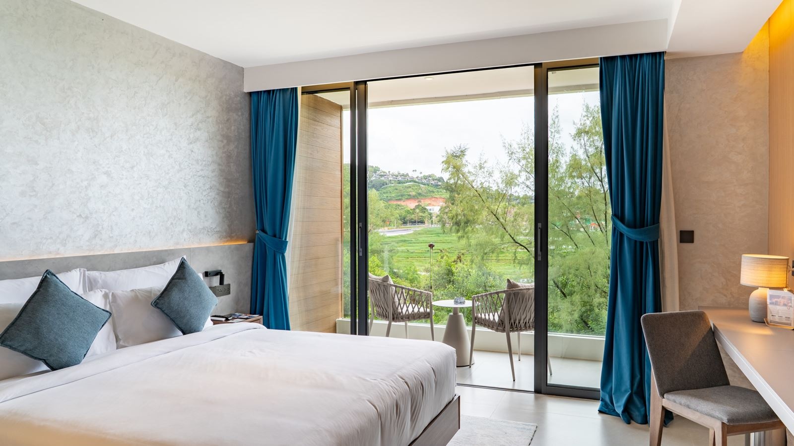 rooms-deluxe-room