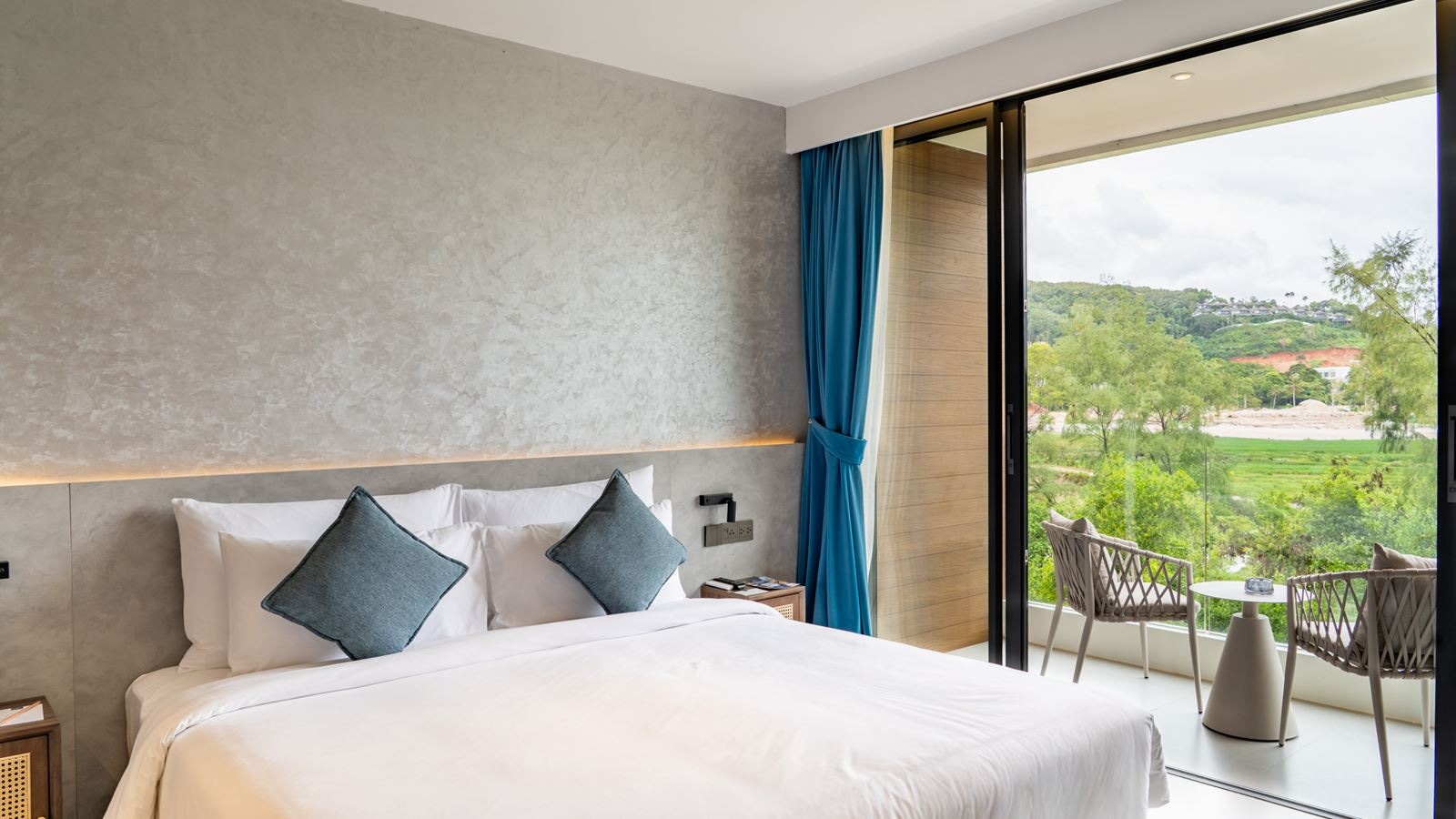rooms-deluxe-room