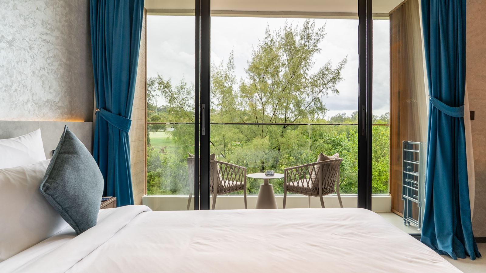 rooms-deluxe-room