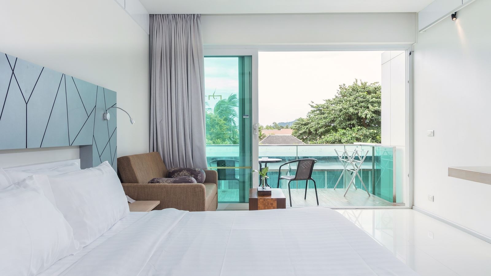 rooms-balcony-sea-view