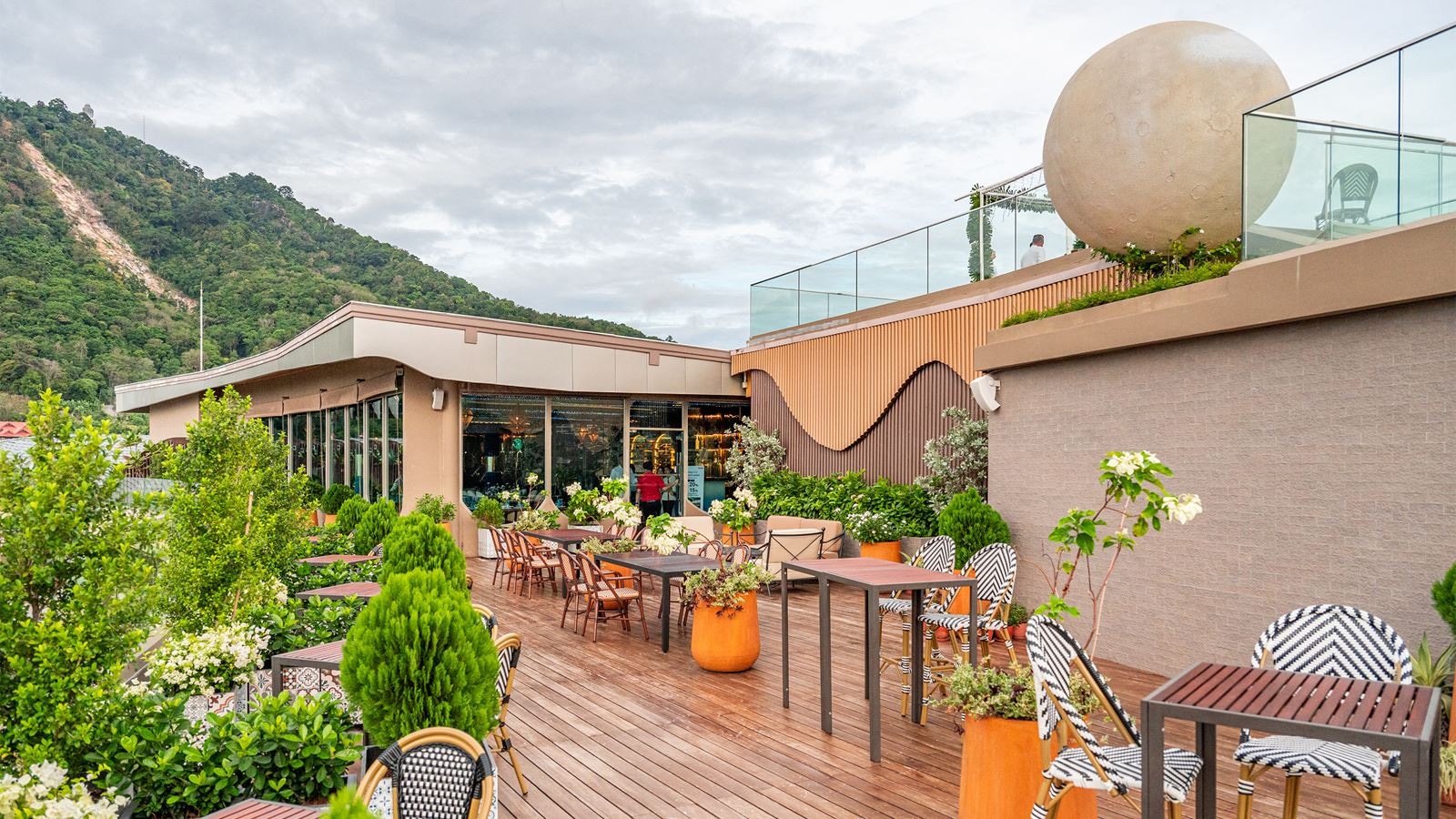 restaurants-moon-terrace