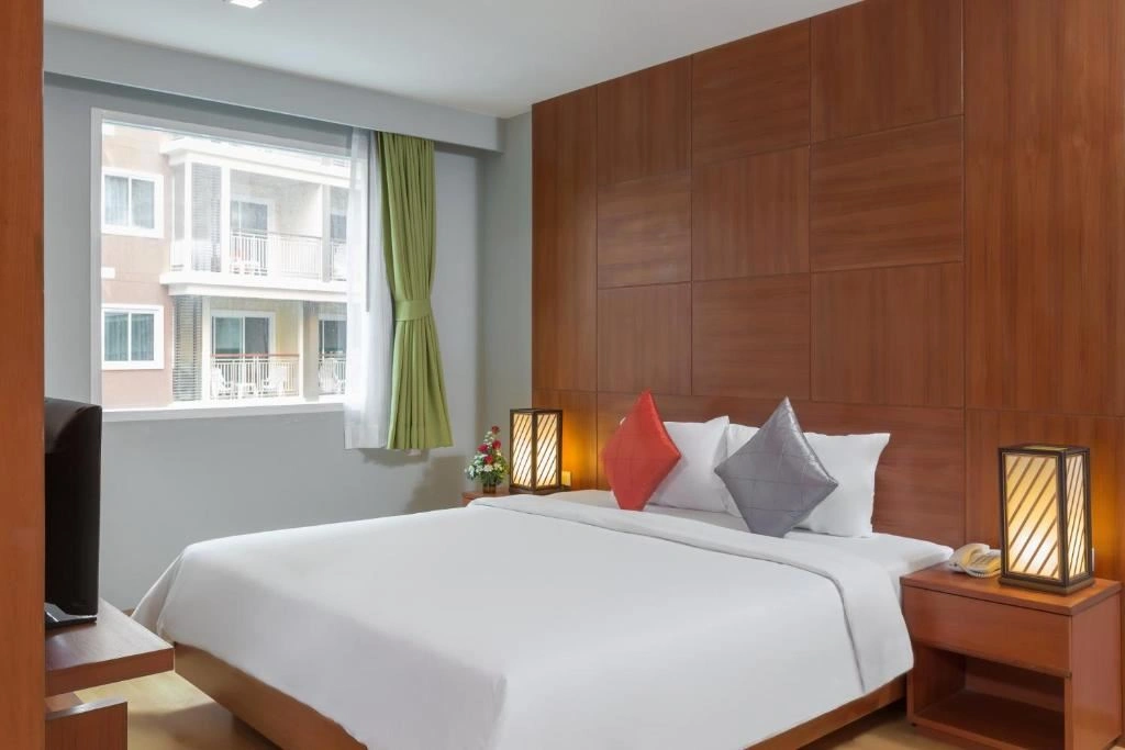 rooms-classic-suite-pool-access