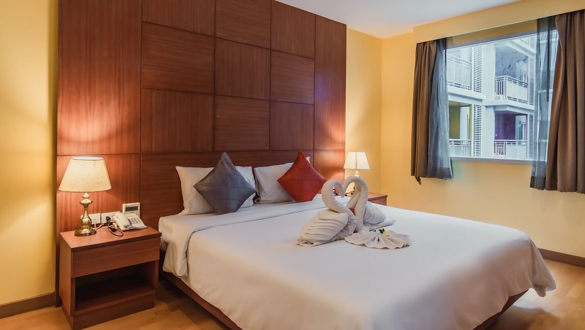 rooms-family-suite-pool-view