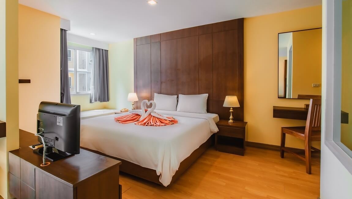 rooms-deluxe-suite-city-view