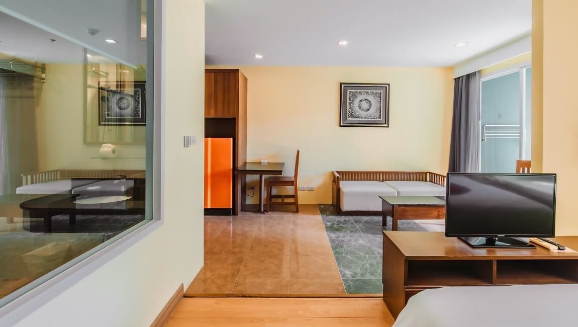 rooms-deluxe-suite-city-view