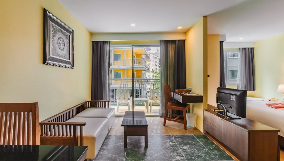 rooms-deluxe-suite-city-view