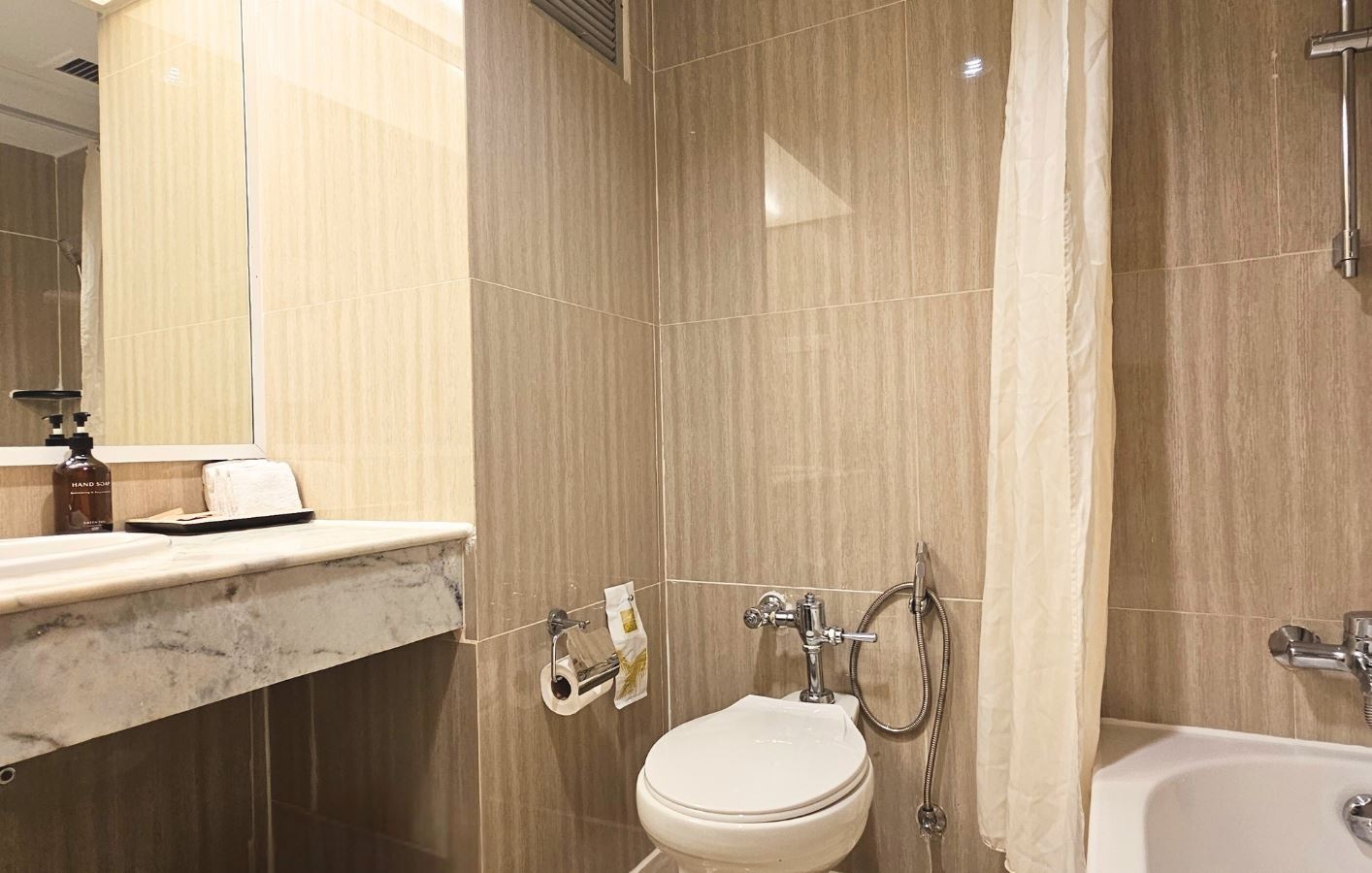 rooms-superior-family-room