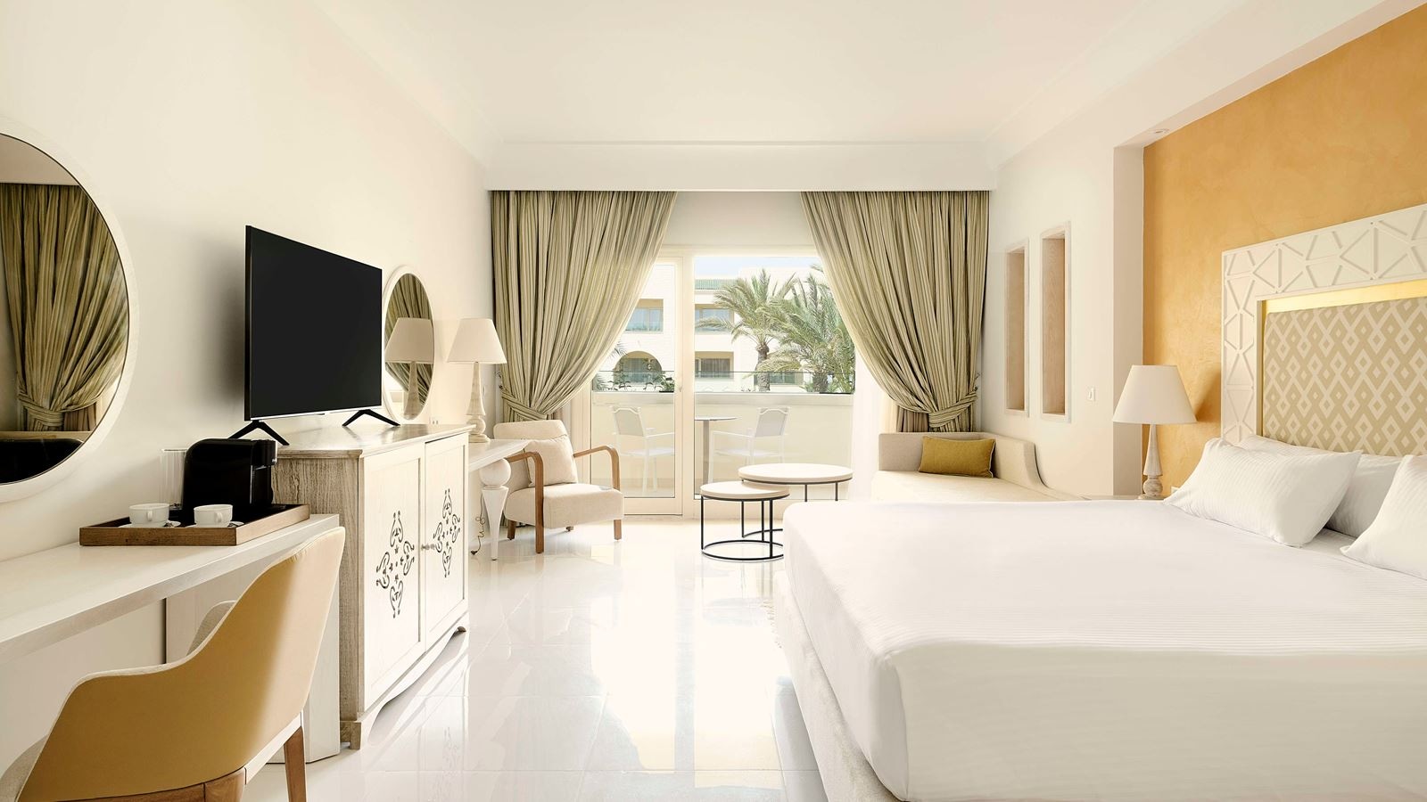 rooms-family-garden-view