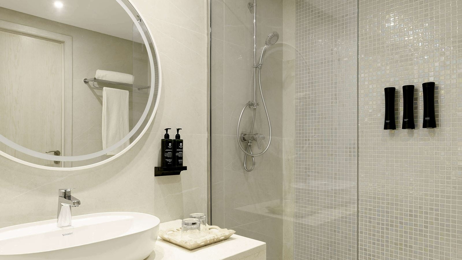 rooms-family-garden-view