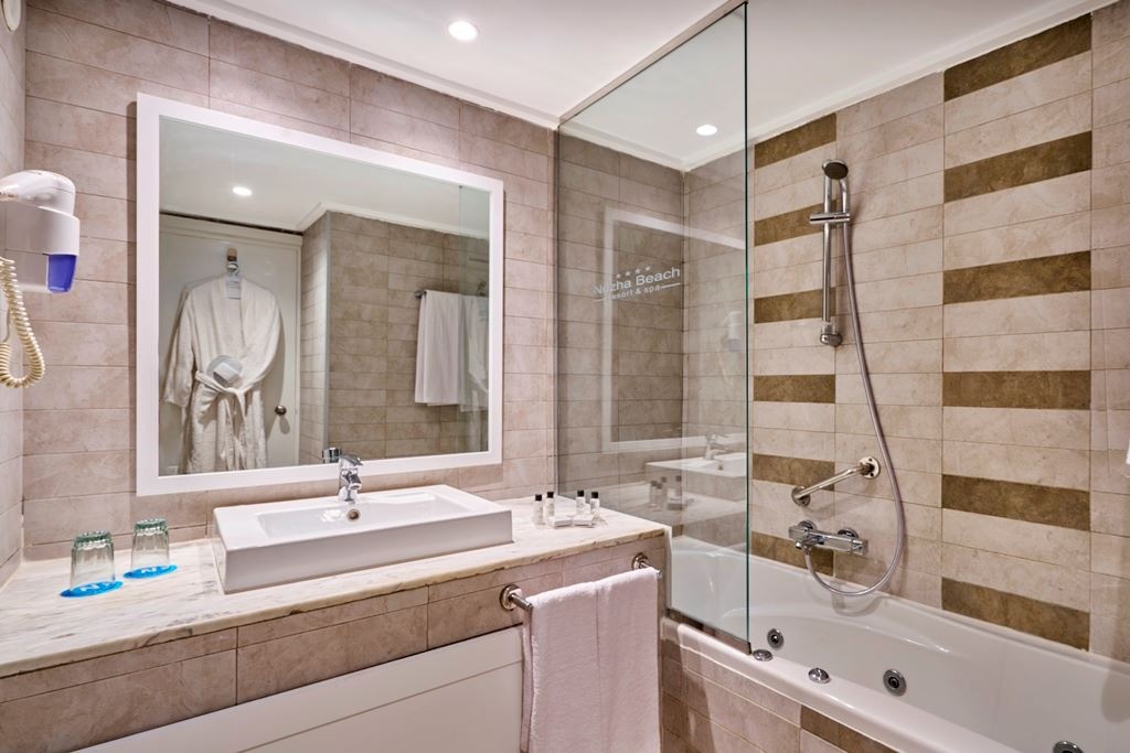 rooms-double-bedroom-garden-view