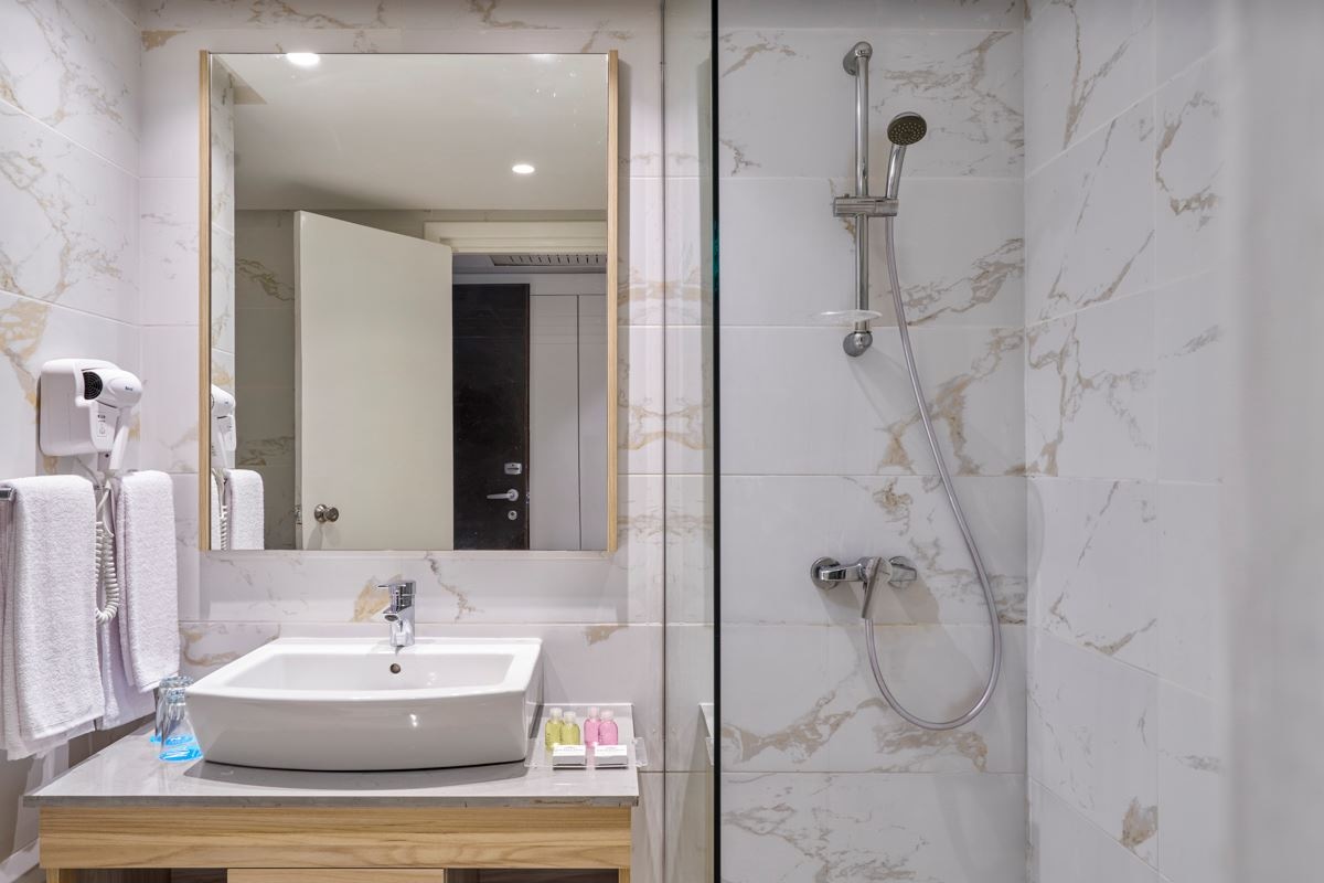 rooms-family-room-quadruple-garden--sea-view