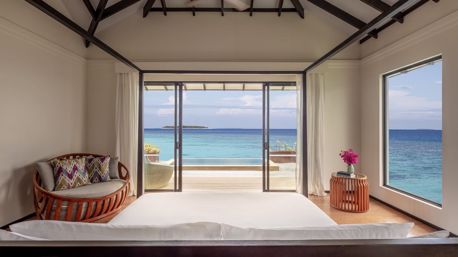 rooms-overwater-pool-suite