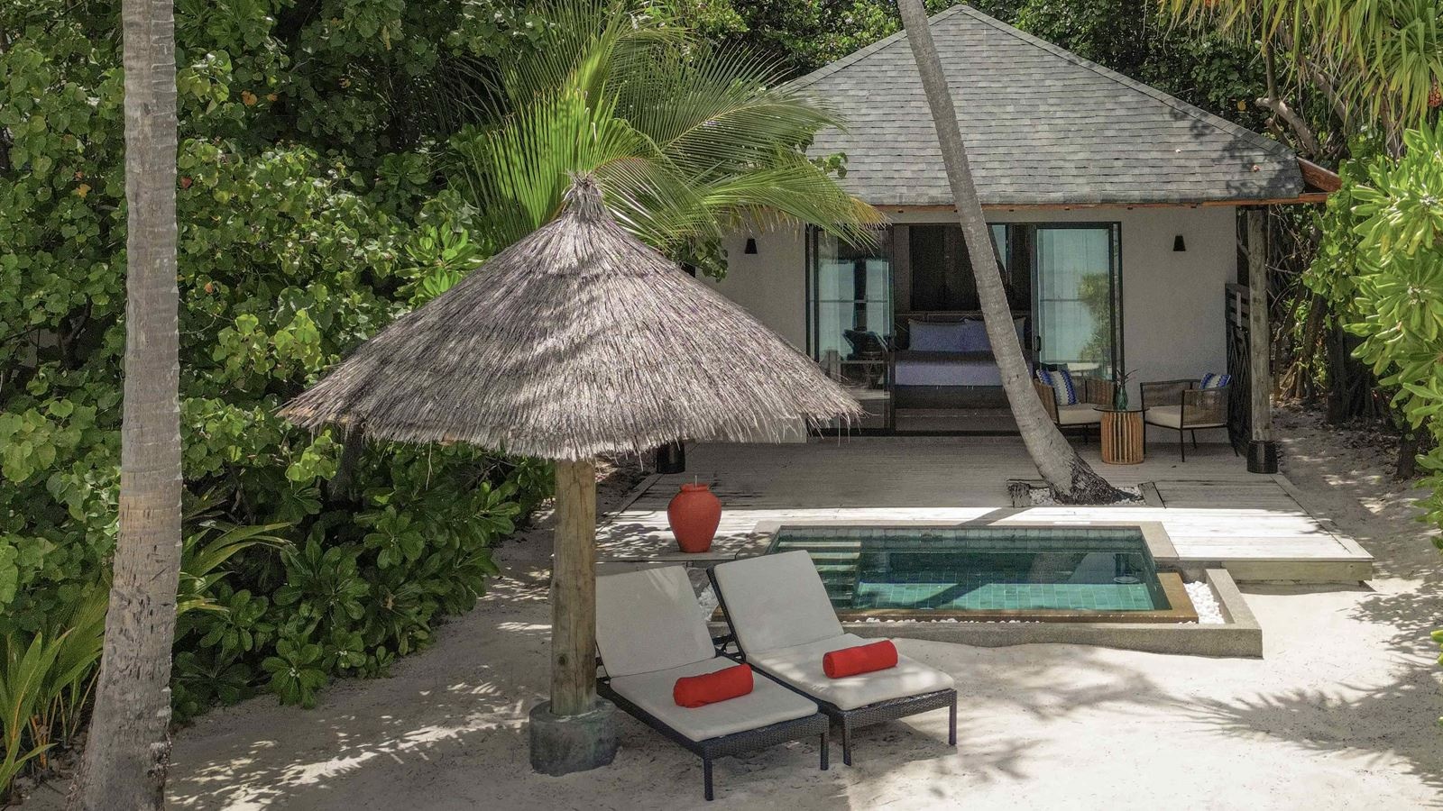 rooms-sunset-beach-pool-villa