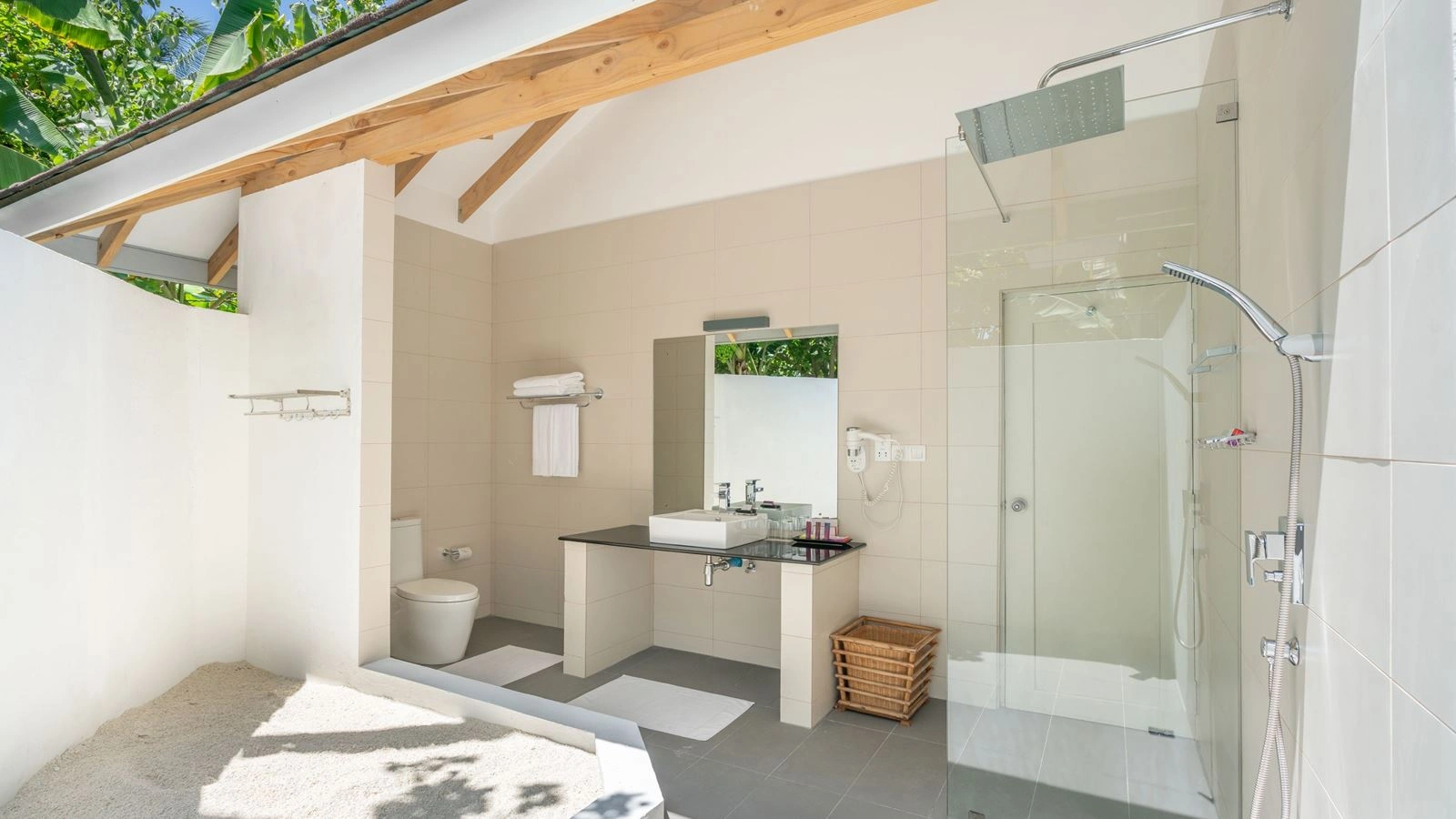 rooms-standard-room--garden-view