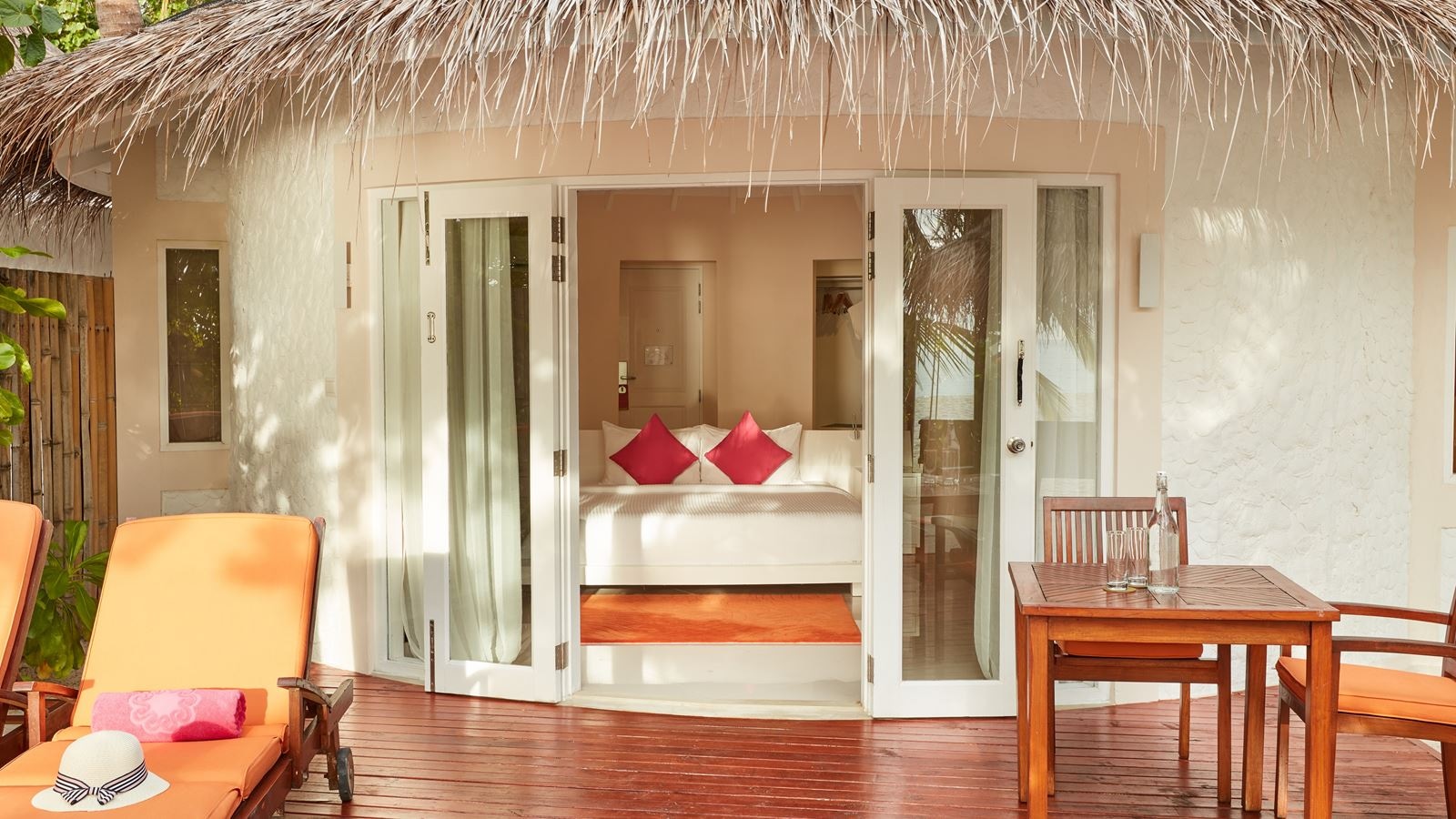 rooms-deluxe-beach-villa