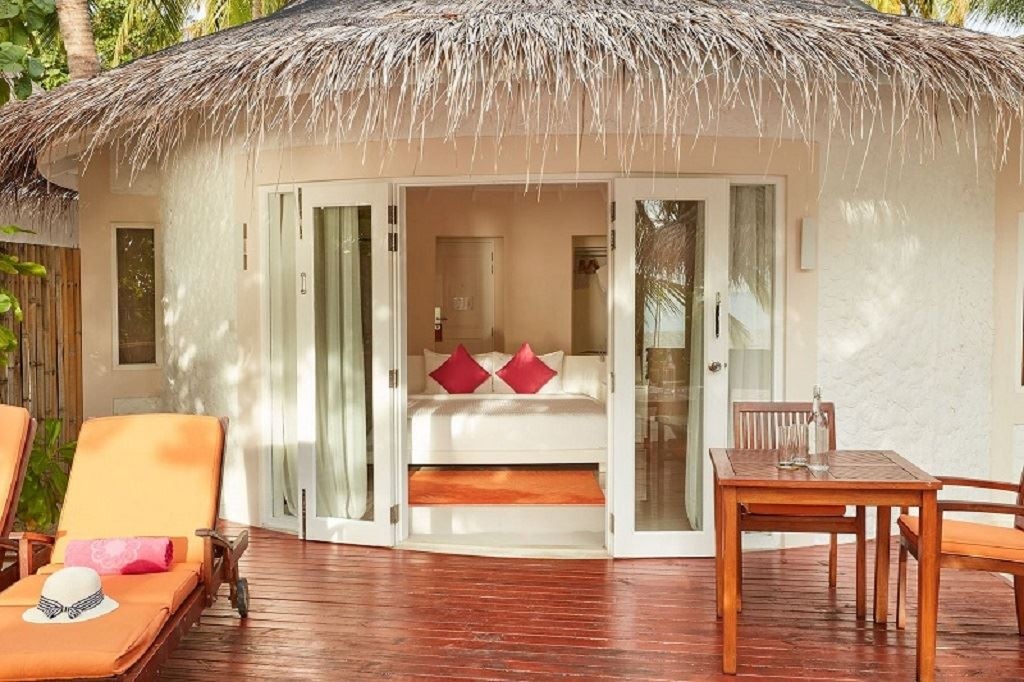 rooms-jacuzzi-deluxe-beach-villa