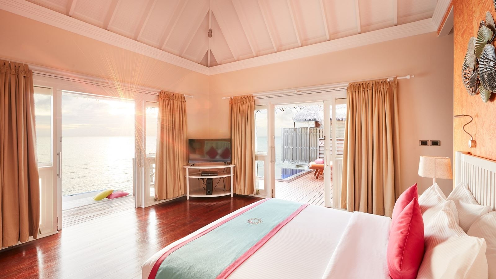 rooms-aqua-villa-with-pool