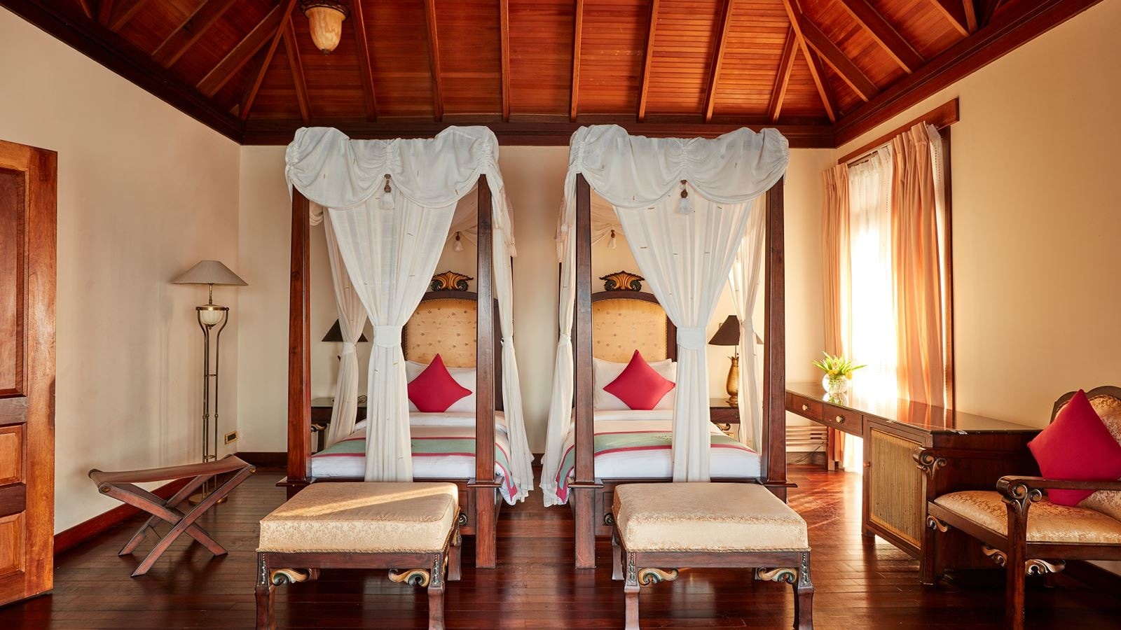 rooms-two-bedroom-water-villa-with-pool