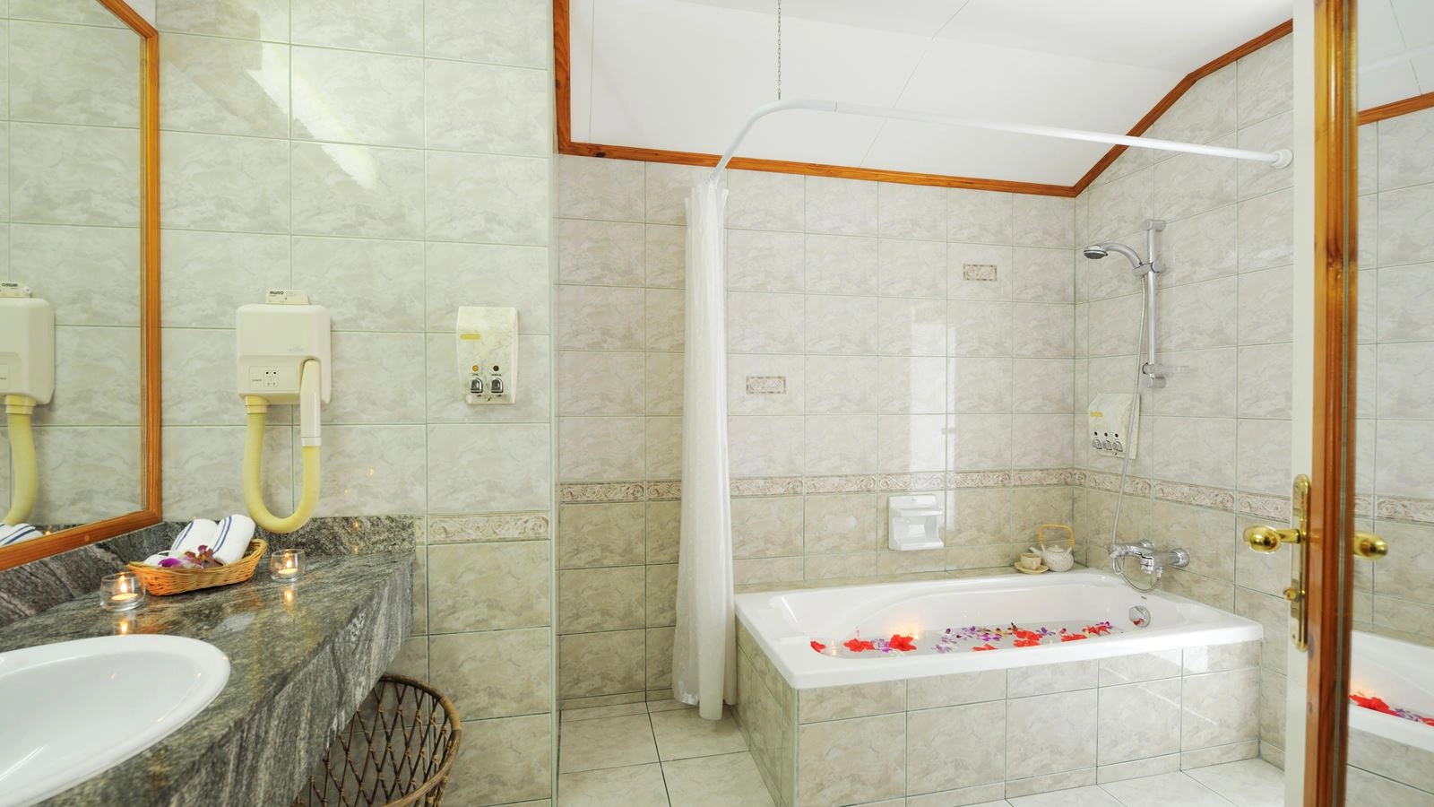 rooms-sunset-water-villa