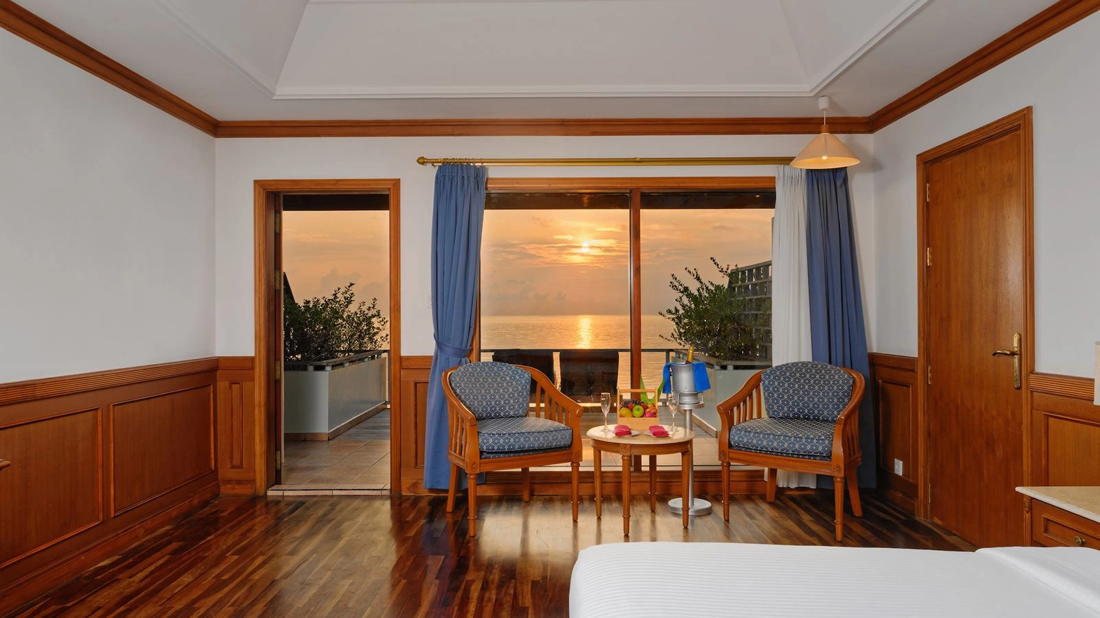 rooms-sunset-water-villa