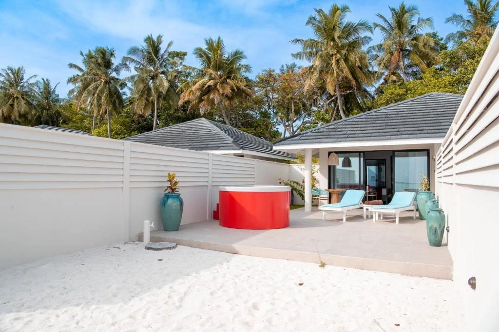 rooms-beach-villa-with-whirlpool